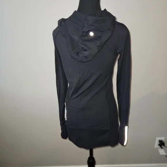 Lululemon Run stay on course pullover women's size 4 black - Picture 7 of 13
